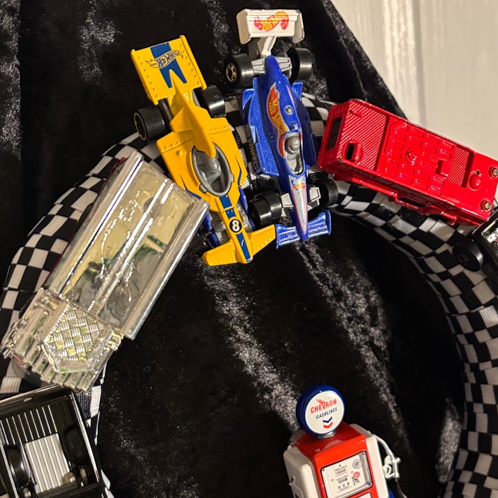 Deluxe Racing Car Set with Track - Picture 3 of 4